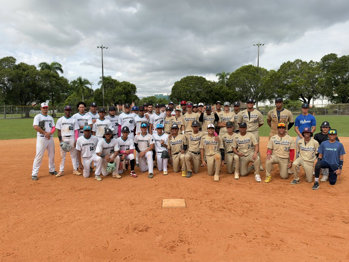 ABF_Bandits's tweet photo. @ABF_Bandits Fall Ball 

White vs Gold Innersquad game #1 in the books! 

Great showing by both Varsity teams . Growing in numbers and in strength , day by day!!!

❤️ ⚾️ https://t.co/JT2sEBYjBM