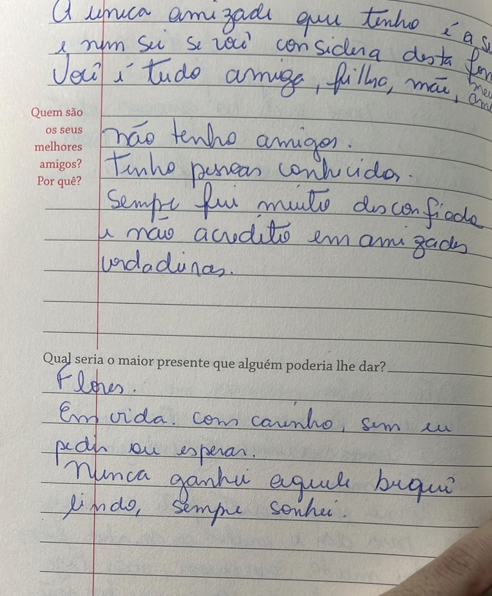 dontforxget's tweet photo. quando eu dei esse livro pra minha mae eu nao sabia que eu ia chorar TANTO https://t.co/2zp7s30sKd