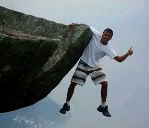 eman_egwu's tweet photo. When you have like 5 assignments, 3 presentations and 400 pages of reading and someone asks if you're okay https://t.co/AX88HaGkp5