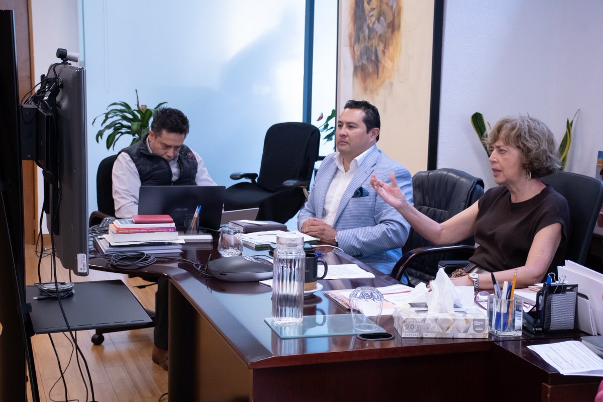 Secihti_Mx's tweet photo. Se realizó la toma de protesta de la Dra. María @ReginaMartnezC1 como Directora General del @ciesas para el periodo 2026-2029. De manera remota, la Dra. @rosauraRuiz4, titular de la #Secihti, encabezó este acto y auguró una etapa de diálogo y fortalecimiento institucional. 
➡️1/2 https://t.co/kOVse4CBNW