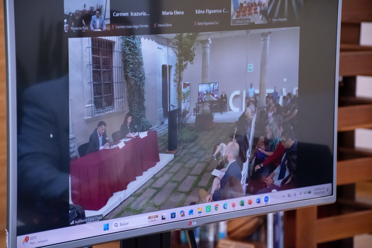 Secihti_Mx's tweet photo. Se realizó la toma de protesta de la Dra. María @ReginaMartnezC1 como Directora General del @ciesas para el periodo 2026-2029. De manera remota, la Dra. @rosauraRuiz4, titular de la #Secihti, encabezó este acto y auguró una etapa de diálogo y fortalecimiento institucional. 
➡️1/2 https://t.co/kOVse4CBNW