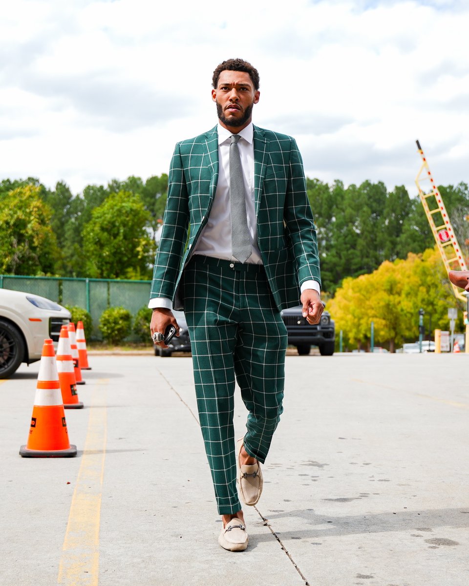 K'Andre Miller walking into the building with his #StanleyCup ring on... 💍 #NHLFaceOff

📺: @​FlaPanthers vs. @​Canes TODAY at 5 PM ET on @​espn 
 [📷](https:/