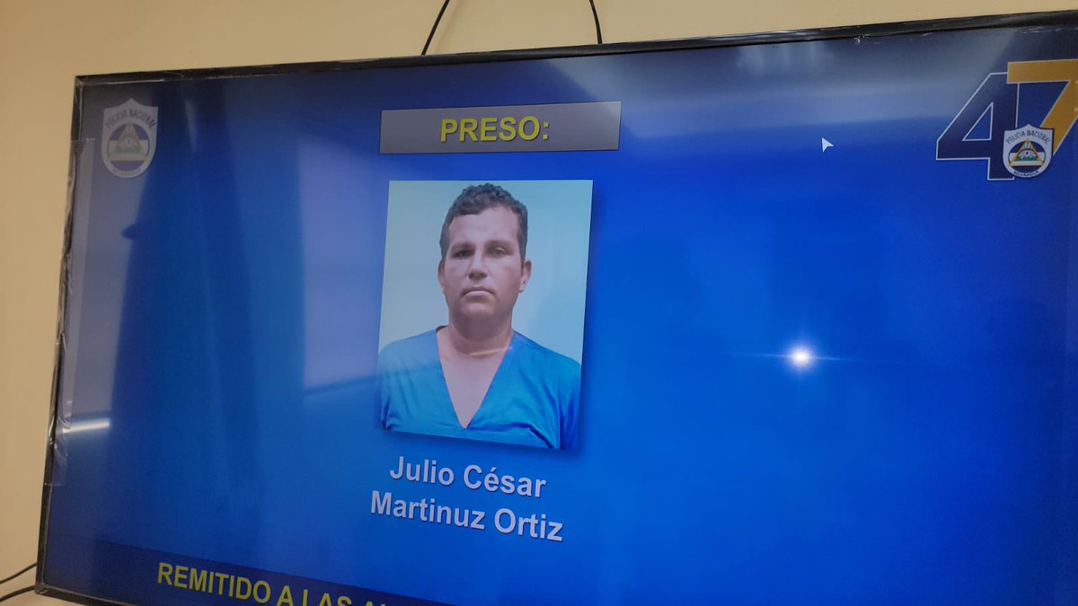 VivaNicaragua13's tweet photo. 🚔 Capturan a sospechoso de homicidio en Bluefields
↘️ La Policía Nacional capturó a Julio César Martínez Ortiz, de 34 años, señalado como presunto responsable de la muerte de Gabriel Salvador Gámez Durán.
#Bluefields #PolicíaNacional #Nicaragua https://t.co/cWryxHYVHm