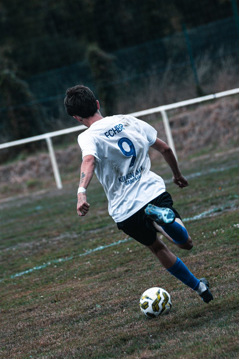 FCHBR1's tweet photo. Retour en images sur le match de dimanche dernier opposant notre équipe réserve face à l’ASSP Epiniac 2 en coupe Challenge 35.

Une rencontre spectaculaire clôturée sur un score de 6-6 ! 

#fchbr #ensembleplusfort 🖤💙 https://t.co/ft55GX70LL