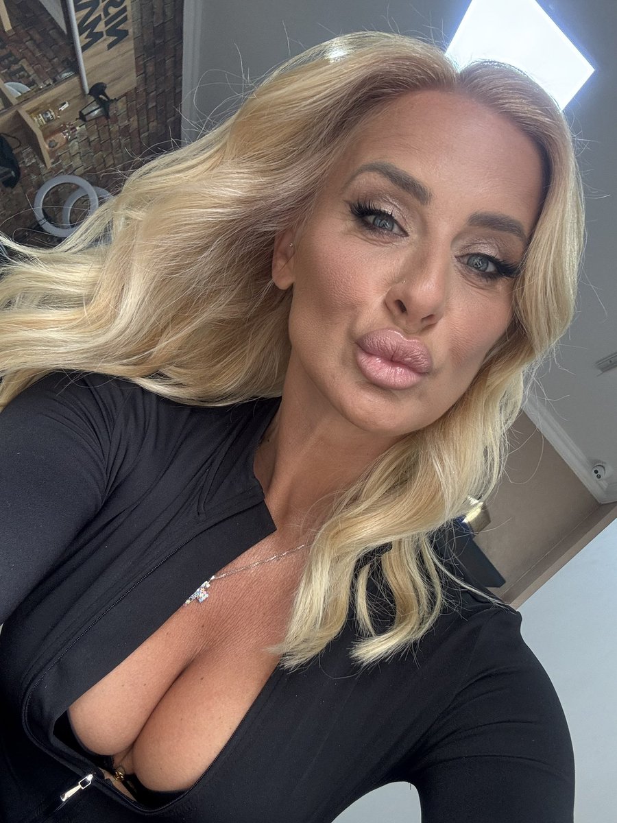 MilfBeauty254's tweet photo. so pretty 🥰 #milf #mommy #cougar https://t.co/Cx7jGLV04h