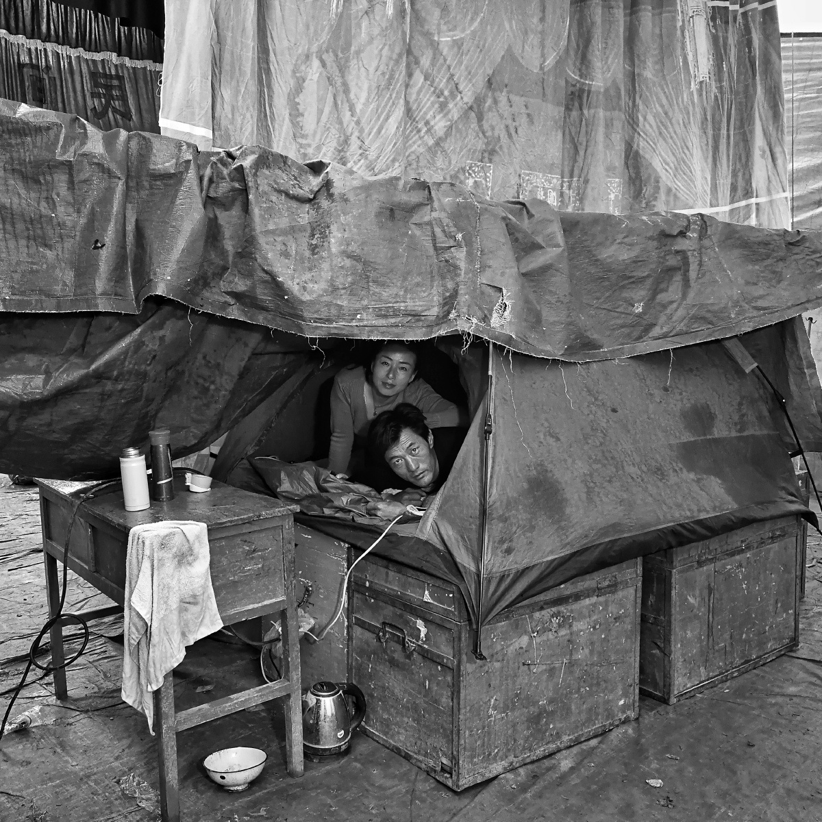 benjam_shift_99's tweet photo. [Eve leans by the wall, crouched by the corner, under a tent] https://t.co/Ml5OOv4I9I