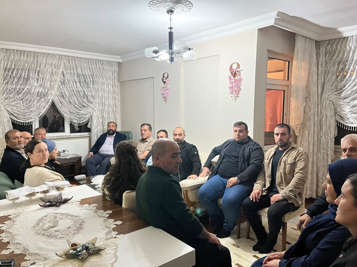 doganbekiroglu's tweet photo. Geçtiğimiz günlerde teyzesini toprağa veren Kaçep Başkanımız Zahide Yılmaztürk hanımefendiye taziye ziyaretinde bulunduk. Allah sabırlar versin inşallah @MHP_Bilgi https://t.co/IayMch26At