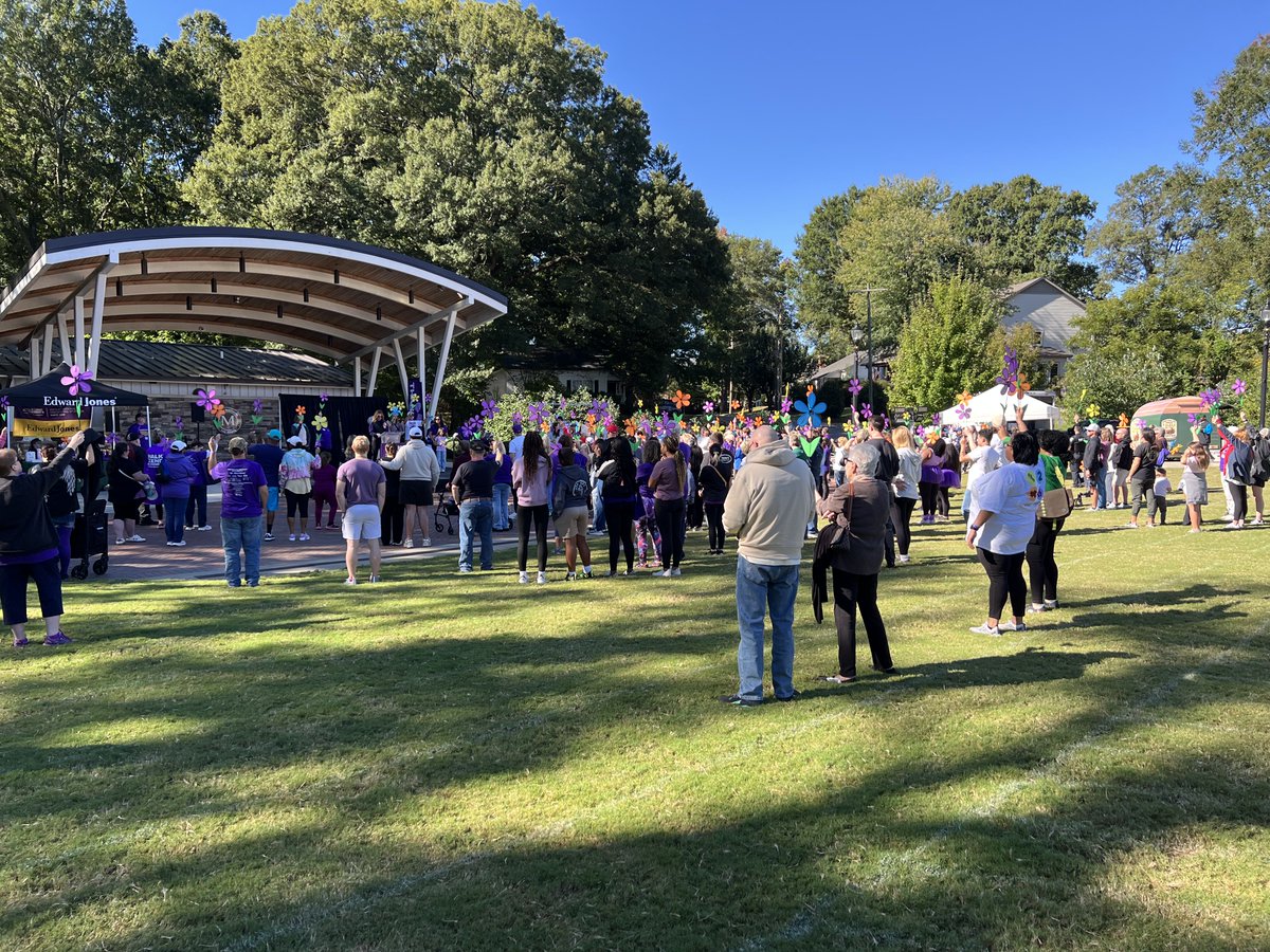 AlzAssocWNC's tweet photo. Thank you, Burlington and Mooresville! 💜  Together, Saturday's Walks drew over 1,000 people and raised over $224,000 for Alzheimer's research, care and support.

There's more #Walk2EndAlz still to come in NC! Join the fight at https://t.co/fn5t7TpHGq. https://t.co/2oChTzlAtz