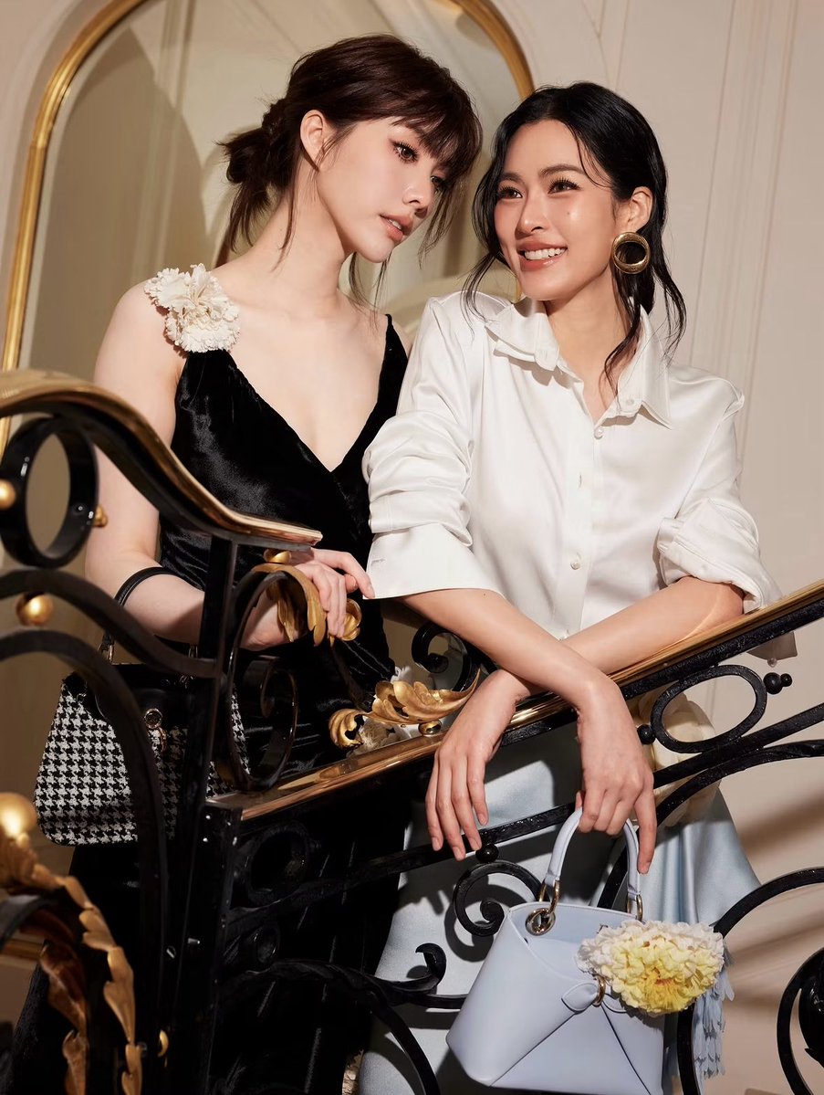 thaifashiond's tweet photo. #UPDATE: พาชมลุคของ ‘หลิงหลิง คอง’ @linglingsirilak และ ‘ออม-กรณ์นภัส’ @ormmormm แบรนด์แอมบาสเดอร์เข้าร่วมชมแฟชั่นโชว์ Dior Summer 2027

@Dior 
#DiorSummer27xLingOrm
#LinglingKwong #OrmKornnaphat 
#LingOrm #Dior #DiorSummer27 
#PFW https://t.co/z1PYzSznmE