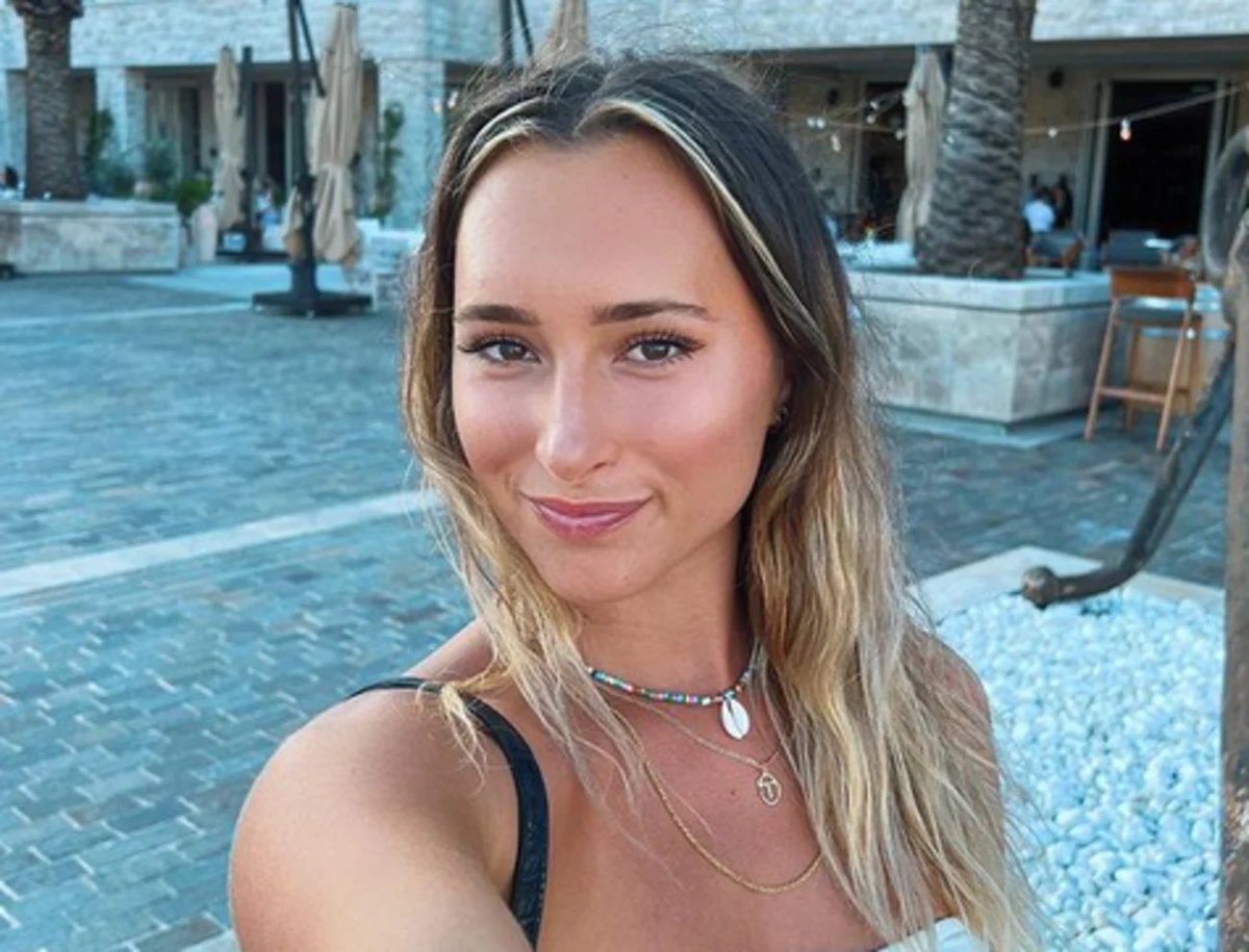LeGratteurBarge's tweet photo. Sérieux je craque totalement devant la beauté de Tania #KohLanta 
Si seulement je pouvais être seul avec elle sur l'île des bannis.. 😋 https://t.co/49p7z20iA0