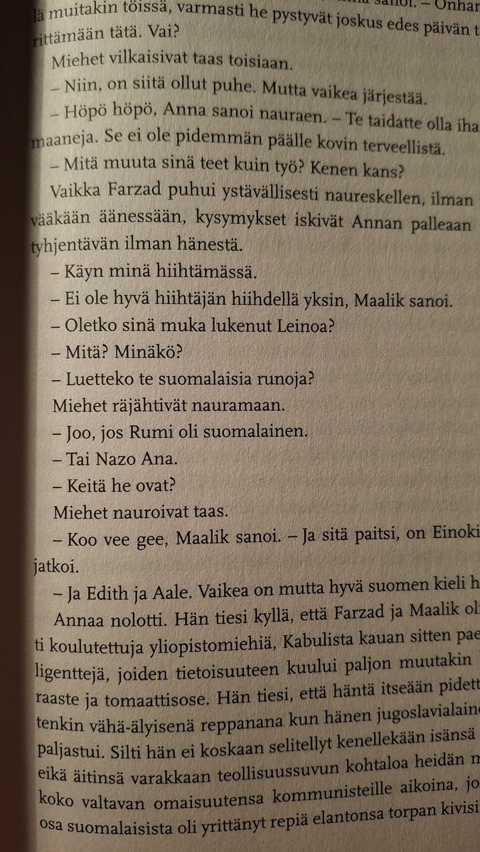 MinnaMkinen6's tweet photo. Kati Hiekkapelto pitää suomalaisia idiootteina.

Afganistanista Suomeen tulleet yliopistomiehet Farzad ja Maalik paistavat pihvejä, tekevät työtä vuorotta ja siina ohella siteeraavat Eino Leinoa. Tuntevat myös runoilijoita jopa etunimeltä esim. Edith ja Aale.

Joo kyllä varmaan! https://t.co/TF4iHTZPQz