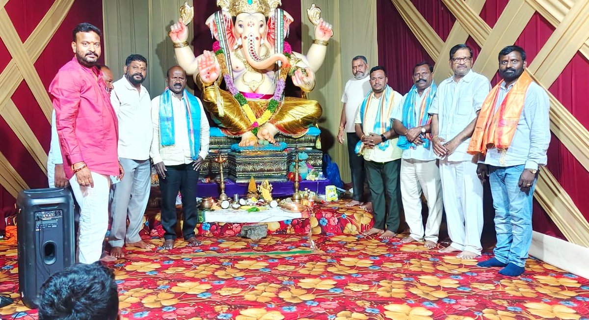 KUR_Congress's tweet photo. Visited the Ganesh Pandal at RK Puram, beside Hanuman Temple Road, and took the blessings of Lord Ganesha. 🙏🐘 https://t.co/ROF0tJdLaL