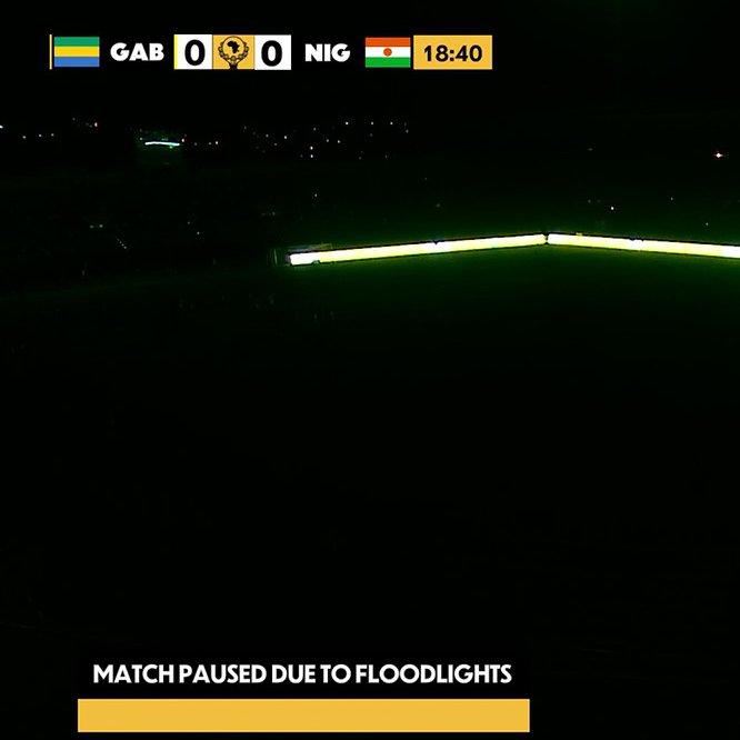GoalsXtra's tweet photo. 🚨𝗕𝗥𝗘𝗔𝗞𝗜𝗡𝗚:  The stadium lights went out during the Gabon vs. Niger match 💡 https://t.co/F4B8Ux1Vox