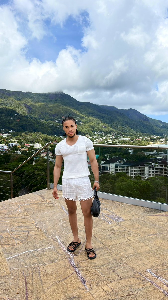 justicegjackson's tweet photo. Island state of mind 🌴 https://t.co/iiS4vaPTEp
