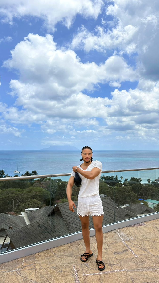 justicegjackson's tweet photo. Island state of mind 🌴 https://t.co/iiS4vaPTEp
