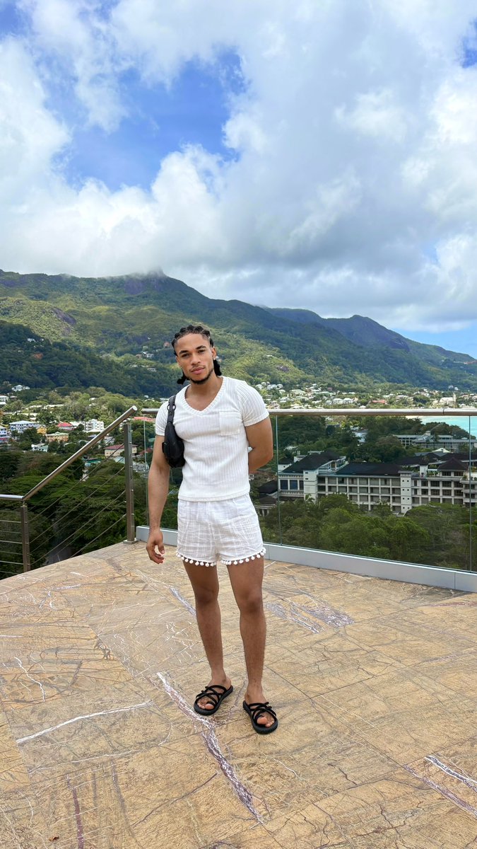 justicegjackson's tweet photo. Island state of mind 🌴 https://t.co/iiS4vaPTEp