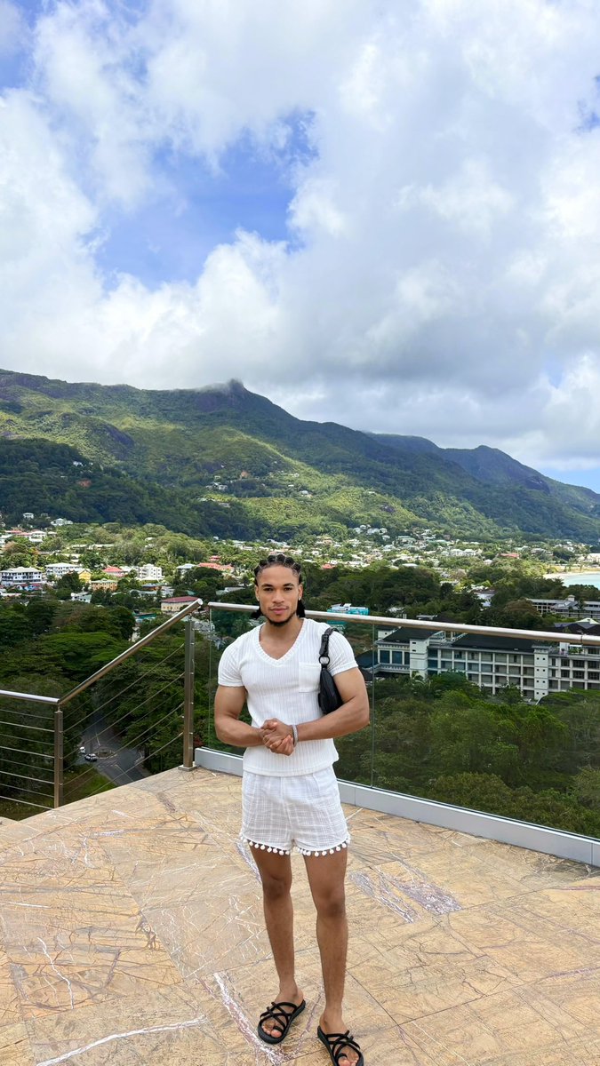 justicegjackson's tweet photo. Island state of mind 🌴 https://t.co/iiS4vaPTEp