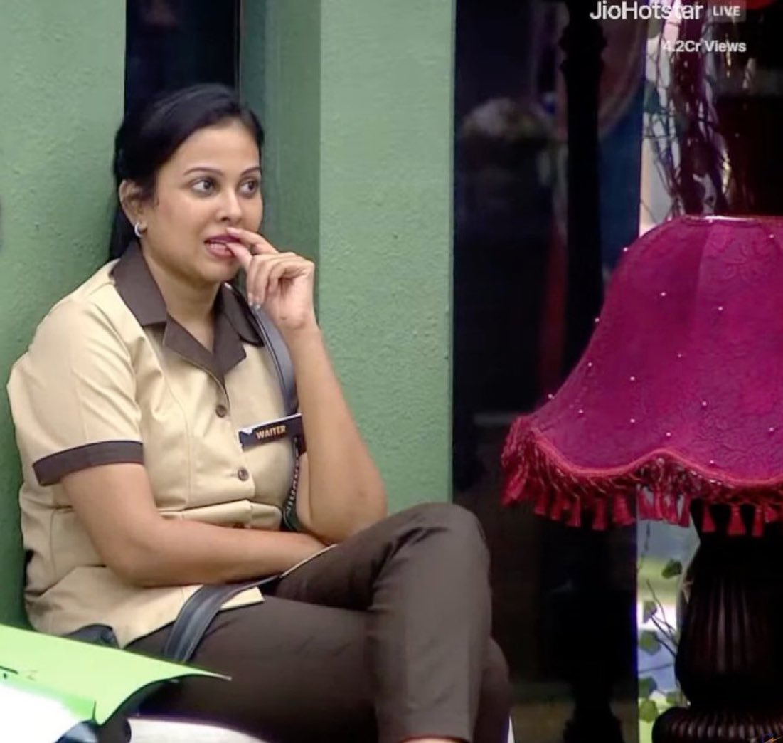 SriniMama1's tweet photo. Hotel Task la one person i never seen out there - Chandini!

#BiggBossTamil10 https://t.co/YjgEhcbRIP