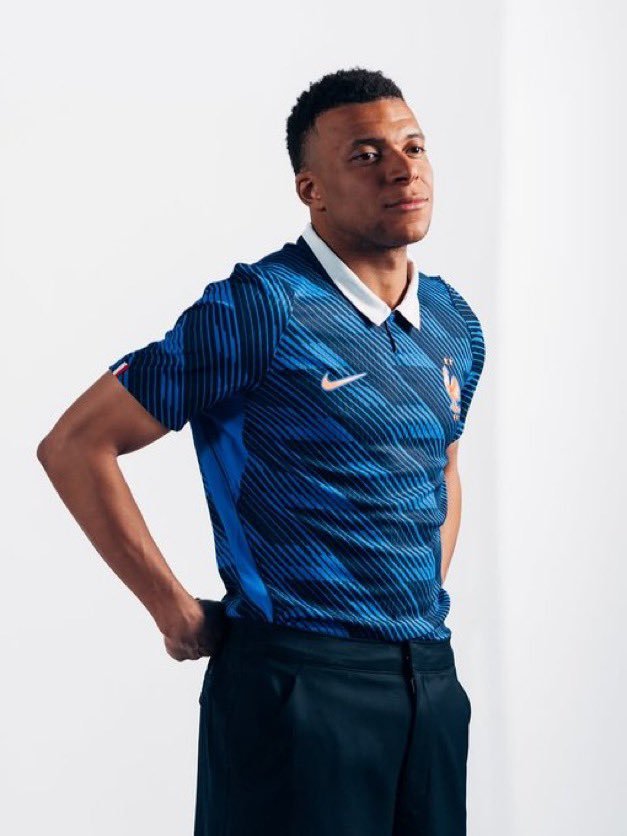 honeymbappe's tweet photo. LORD HAVE MERCY #NEEDTHAT https://t.co/WefTj4x9g0