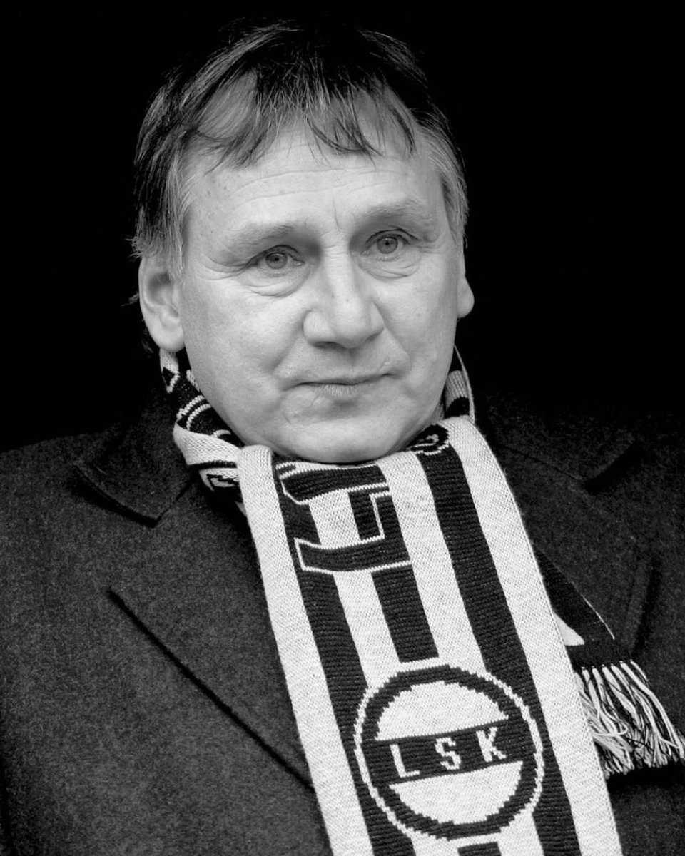 LillestromSK's tweet photo. Det er med stor sorg vi har mottatt budskapet om at Frank Grønlund er gått bort. 

En ekte LSK-er som spiller, kaptein, leder, daglig leder og æresmedlem - som satte dype spor i klubben gjennom mer enn fem tiår.

Våre tanker går til familien og alle som sto ham nær 💛 https://t.co/rzzlgvMOQO