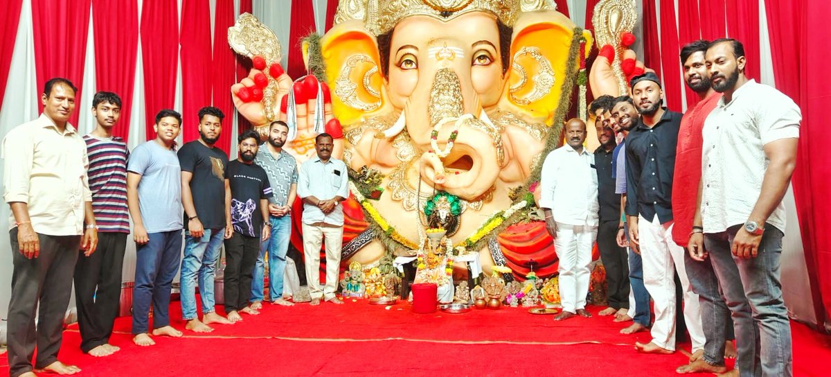 KUR_Congress's tweet photo. Visited the Ganesh Pandal at Vivekanandapuram and participated in the Annadanam program along with our leaders. Took the blessings of Lord Ganesha and prayed for the well-being, prosperity, and happiness of everyone. https://t.co/sVMegsh2M3