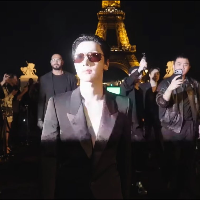 ChittaBrrr's tweet photo. โอ้ยพี่ เท่อ่ะ หนูรักพี่ที่สุดในโลก

TEN AT SAINT LAURENT SUMMER27 #TENforYSLPFW27 #Saintlaurentxten https://t.co/Iaofsnt2uw