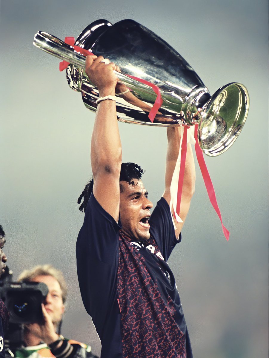AFCAjax's tweet photo. Frank Rijkaard. Class.

Happy 64th birthday! ❌❌❌ https://t.co/aEV4oZkjw0