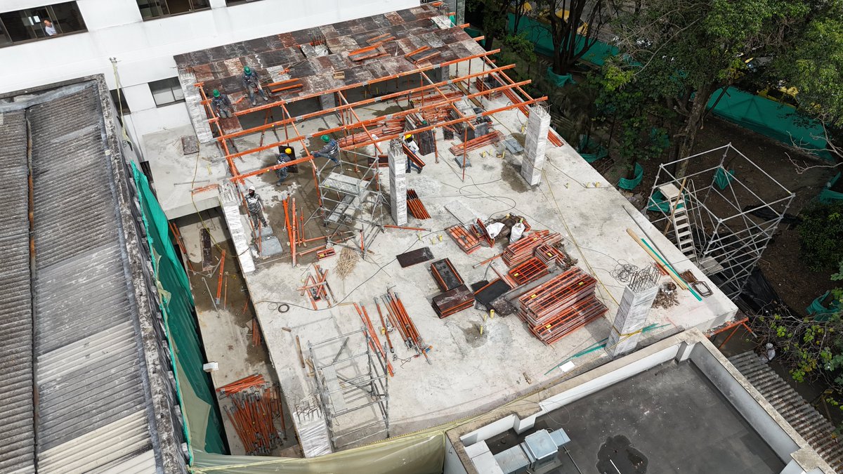 antamanece's tweet photo. Avanza la nueva unidad de resonancia magnética del Hospital Manuel Uribe Ángel.

La obra continúa con el vaciado de la tercera losa, un paso más en la construcción de esta infraestructura especializada que fortalecerá los servicios de diagnóstico del hospital.

#DeSur desarrolla este proyecto que aportará a la modernización de la infraestructura de salud de Envigado.

#Envigado #AmorPorEnvigado #SomosPasiónQueTransforma #ad