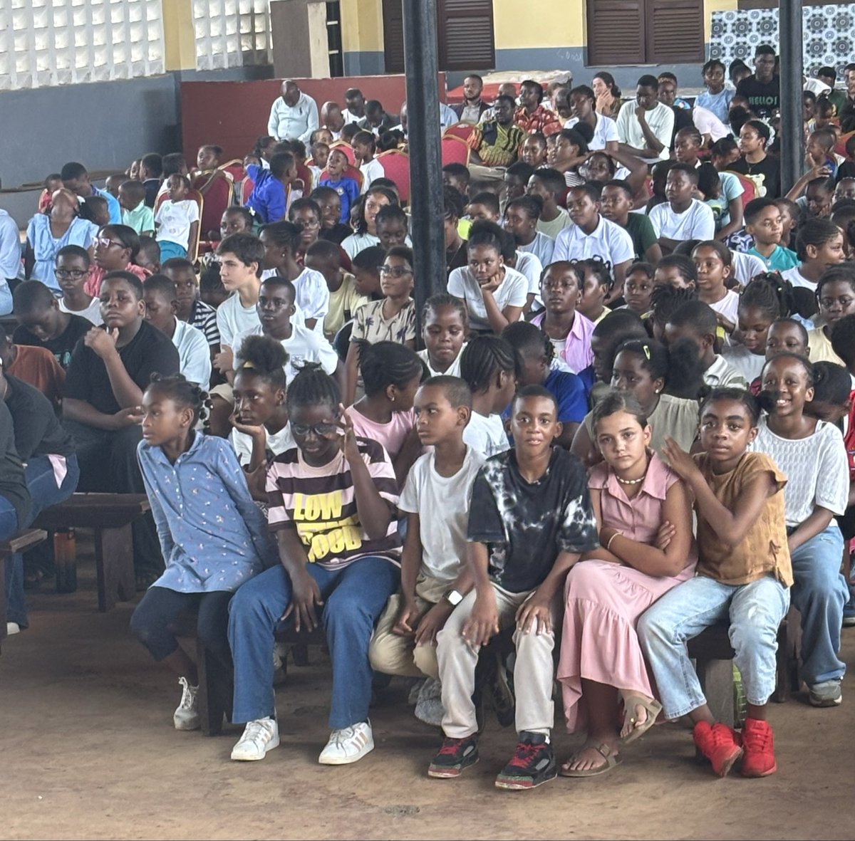 EducacionGE's tweet photo. 🎓🇪🇸🇬🇶 ¡Comienza un nuevo curso en el Colegio Español  Don Bosco de Malabo!

la Dirección de Programas Educativos celebra con ilusión la apertura del curso junto al Embajador de España.
 También inauguramos con alegría el nuevo parque infantil. @AccEducativaExt https://t.co/KcGYTVG1o9
