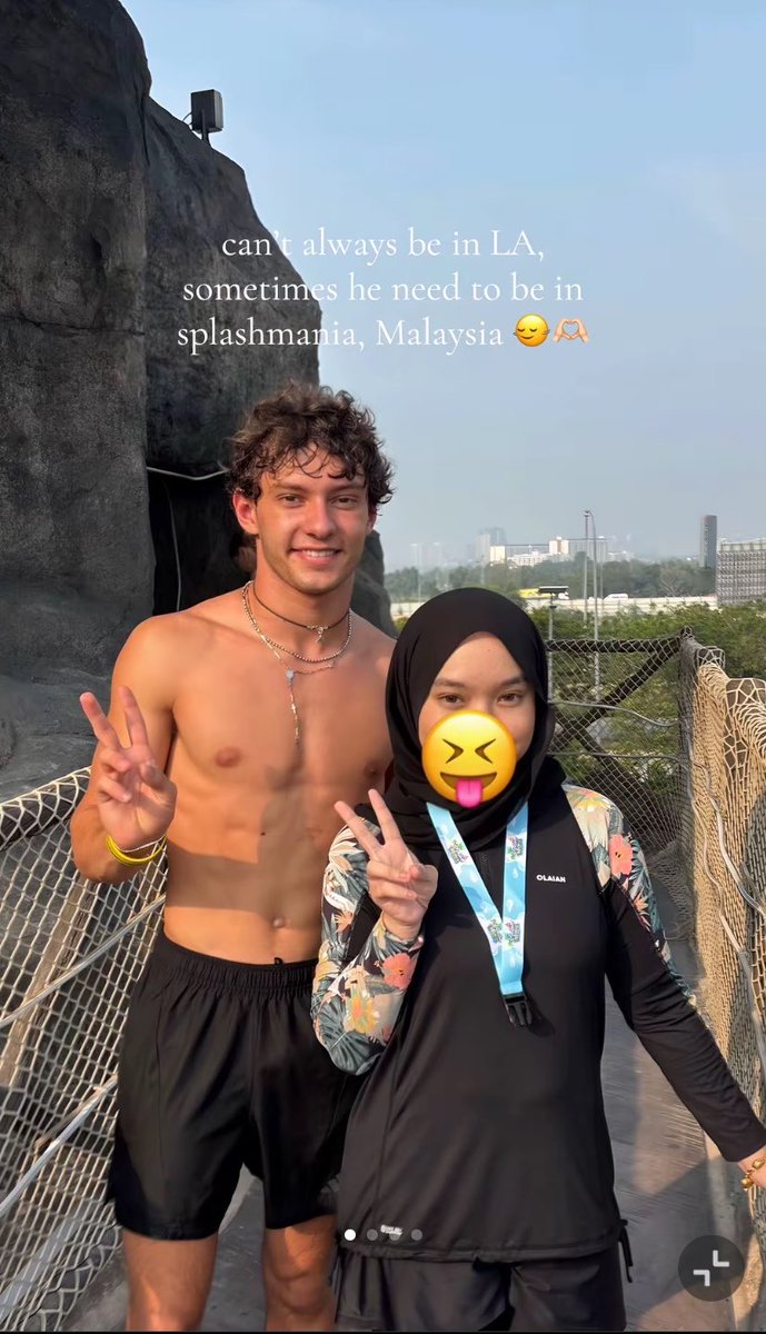 ILAVNELLI's tweet photo. he’s always so pretty by the sun 😭

[@. users3ra on tiktok] https://t.co/pU51TdA55k