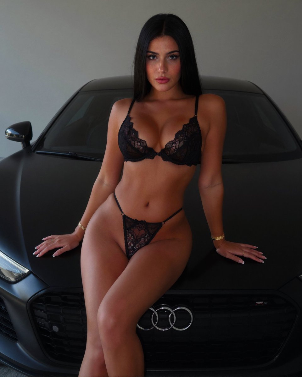 itsmolly_rose's tweet photo. Do you choose the car or me ? 😜👀 https://t.co/Qn40pwYhxw
