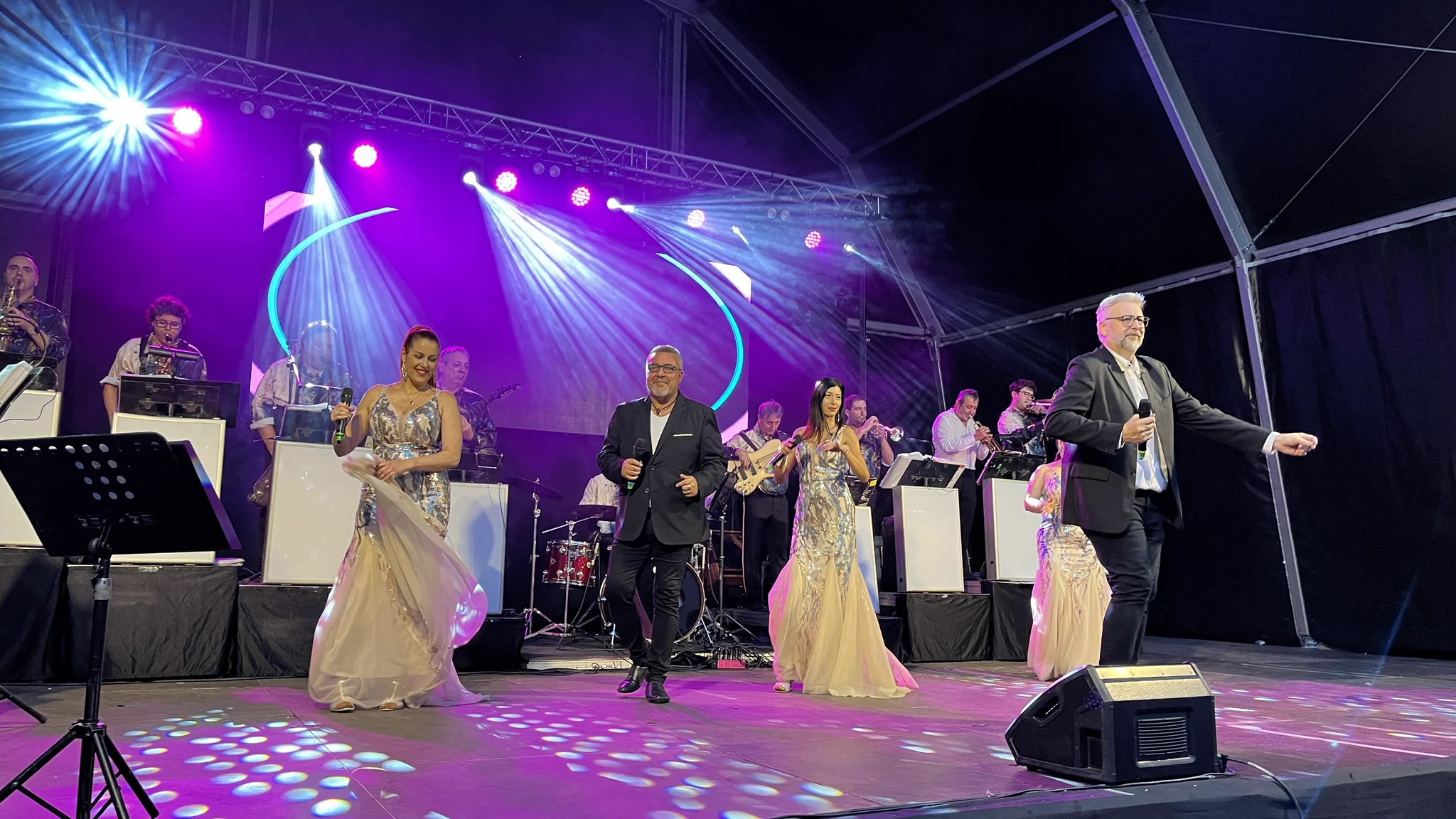 L'Orquestra i i Cobla La Nova Blanes, amb més de quaranta anys de trajectòria.