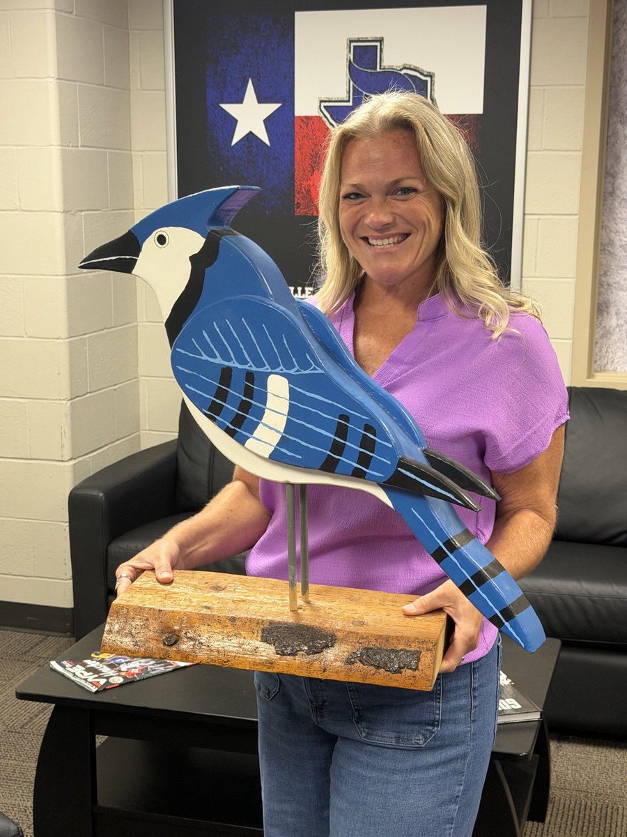 sloan_coach's tweet photo. Congrats to Coach Allison Rouse of @NHSTennis2 for being our recipient of the #AKC - Always Keep Coachin’ - award this week! Coach Rouse is our Head Fall Tennis Coach and has guided our teams in to the playoffs this season! #CodeBLUE @NeedvilleABC @NHSMrJ https://t.co/kXBYtfeMp1