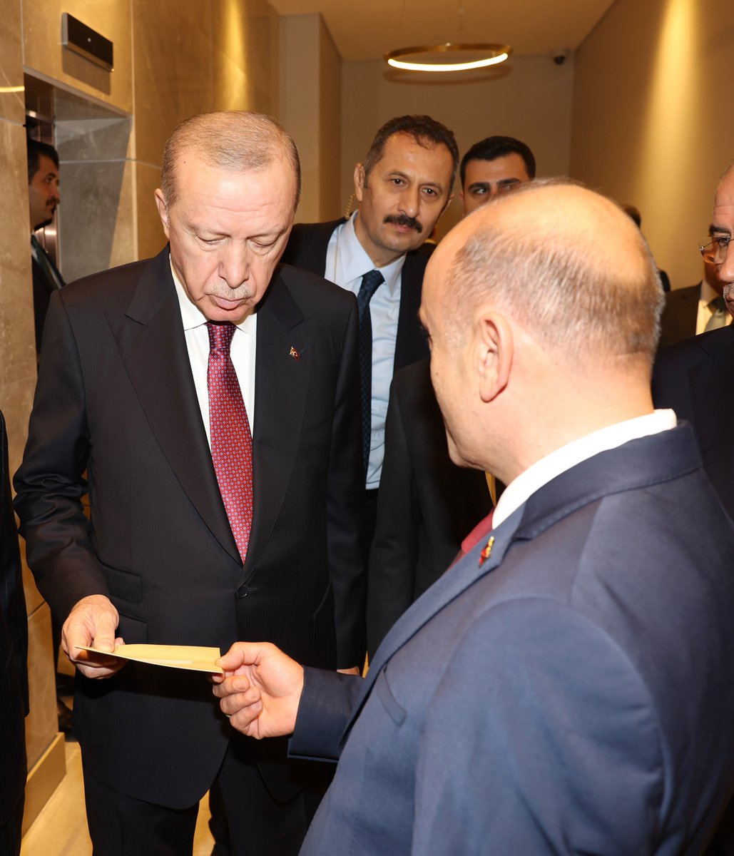 ozsagliksen's tweet photo. Sayın Cumhurbaşkanımız Recep Tayyip Erdoğan ile özel bir görüşme gerçekleştirdik.

Cumhurbaşkanımıza bu güzel kabullerinden dolayı teşekkür ediyoruz. https://t.co/Ex2kfLGEVg