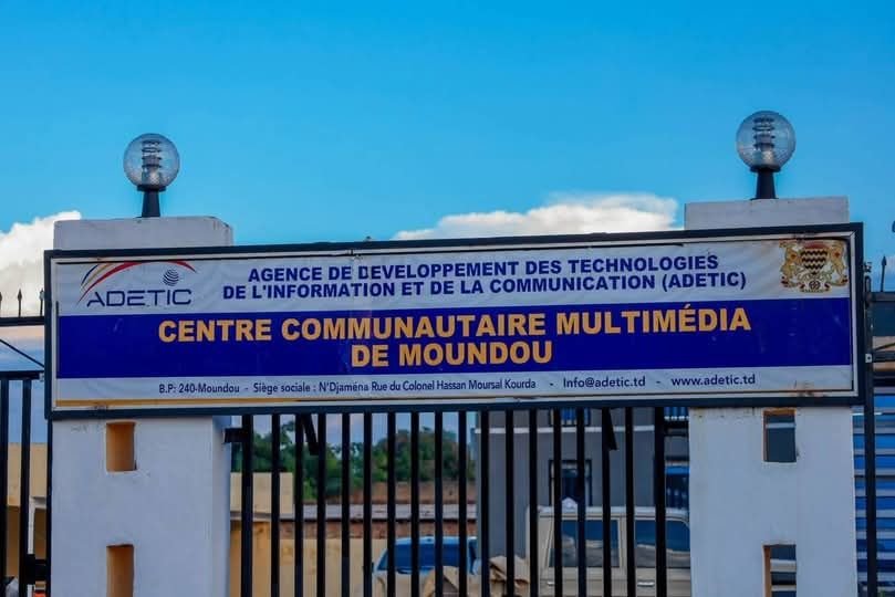 Halima_12gd's tweet photo. C'est officiel, Moundou est désormais plus connecté que jamais ! 
​Salle de formation, cybercafé, bureaux... le Centre Multimédia de l'ADETIC est prêt pour la population.
​#Moundou #Tchad #ADETIC https://t.co/icl9L0hcds