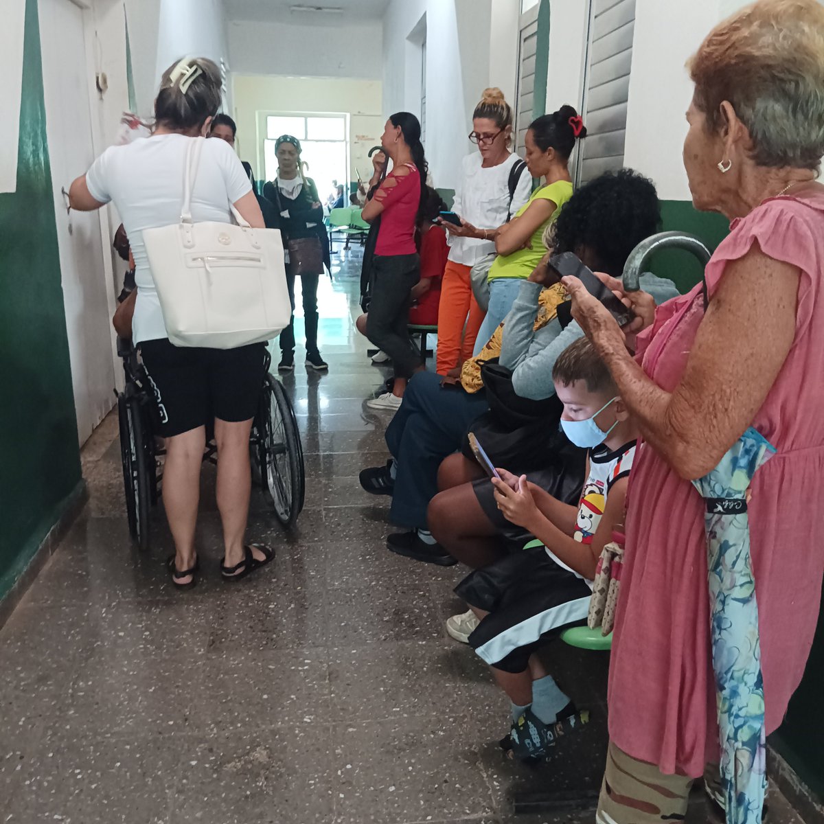 OfeliaD2532's tweet photo. Nuestros servicios de salud son insustituibles. 
#UnidosSomosMas
#NuestraSaludPrimero https://t.co/p8B16TmvuK