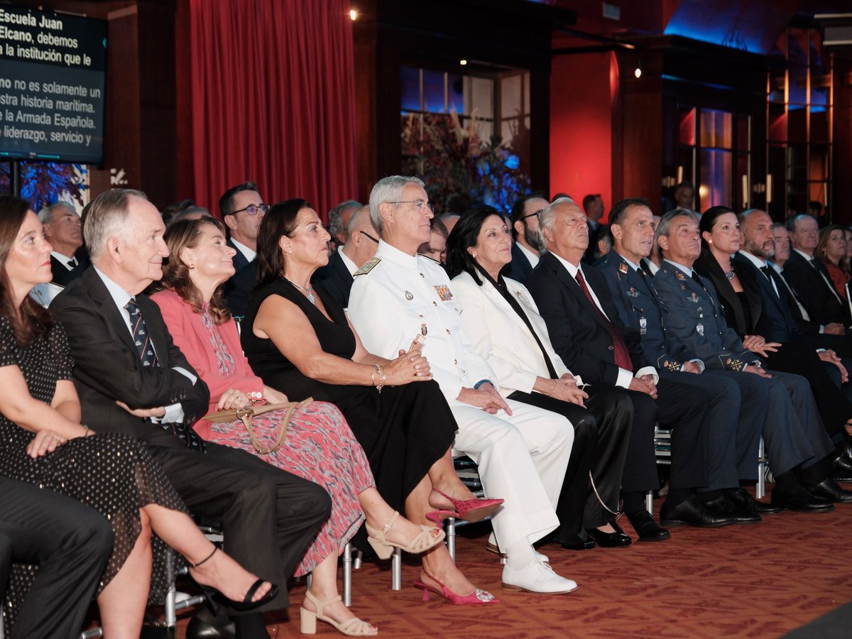 Armada_esp's tweet photo. ⚓️🇪🇸Hoy ha tenido lugar en el #TeatroReal la Gala de Presentación de los actos conmemorativos del Centenario del del buque escuela "Juan Sebastián de Elcano"

🌊Un siglo formando  marinos y llevando el nombre de España por los mares del mundo.

#CentenarioElcano #SomosLaArmada https://t.co/f5OxPUNtfj