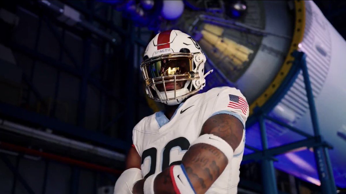 Andrew_Cherico's tweet photo. First look at UCF’s 2026-27 SpaceU Jerseys 🌕⚔️🚀

Some real American Astronaut vibes here 🔥

American flag on the shoulder with red white and blue all around. 🇺🇸

Can’t ignore the gold accent on the cage and visor either 🏈

Thoughts? ?/10 https://t.co/gV0fe4WShr