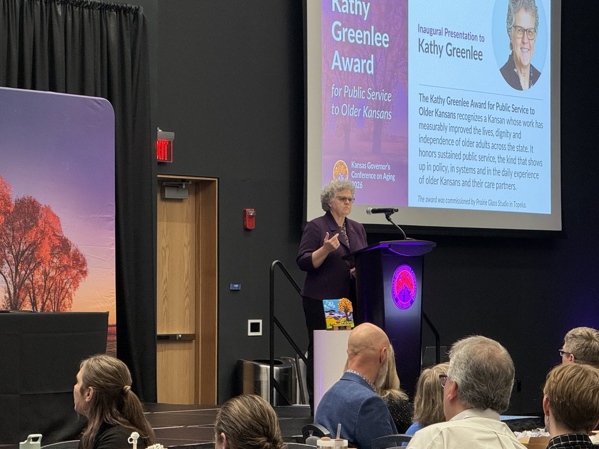 KHIorg's tweet photo. Special thanks to Governor Laura Kelly for joining us for the second annual Governor's Conference on Aging and for presenting Kathy Greenlee with the inaugural Kathy Greenlee Award for Public Service to Older Kansans.
#AgingWell #AgeFriendlyKansas #PublicHealth #KansasConference #HealthyAging #Caregiving #KSAgingConference26 #KansasAgingConference26 @KU_AHEC @DCFKansas @KDHE @leadingageks @JoCoAHS