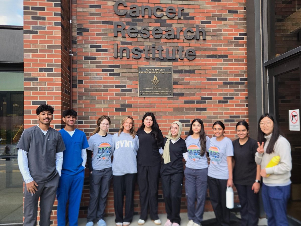 bvcaps's tweet photo. 🧬🔬CAPS Foundations of Medicine students explored the world of cancer research during a visit to @KUcancercenter! Students learned about cancer science, cell research, case studies, oncology careers, &amp; groundbreaking research happening right here in KC.🩺#ChampionsOfLearning 💙 https://t.co/d5tr4MZhkU