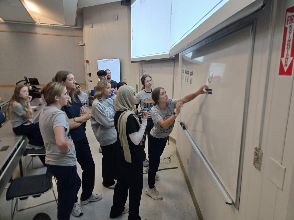 bvcaps's tweet photo. 🧬🔬CAPS Foundations of Medicine students explored the world of cancer research during a visit to @KUcancercenter! Students learned about cancer science, cell research, case studies, oncology careers, &amp; groundbreaking research happening right here in KC.🩺#ChampionsOfLearning 💙 https://t.co/d5tr4MZhkU