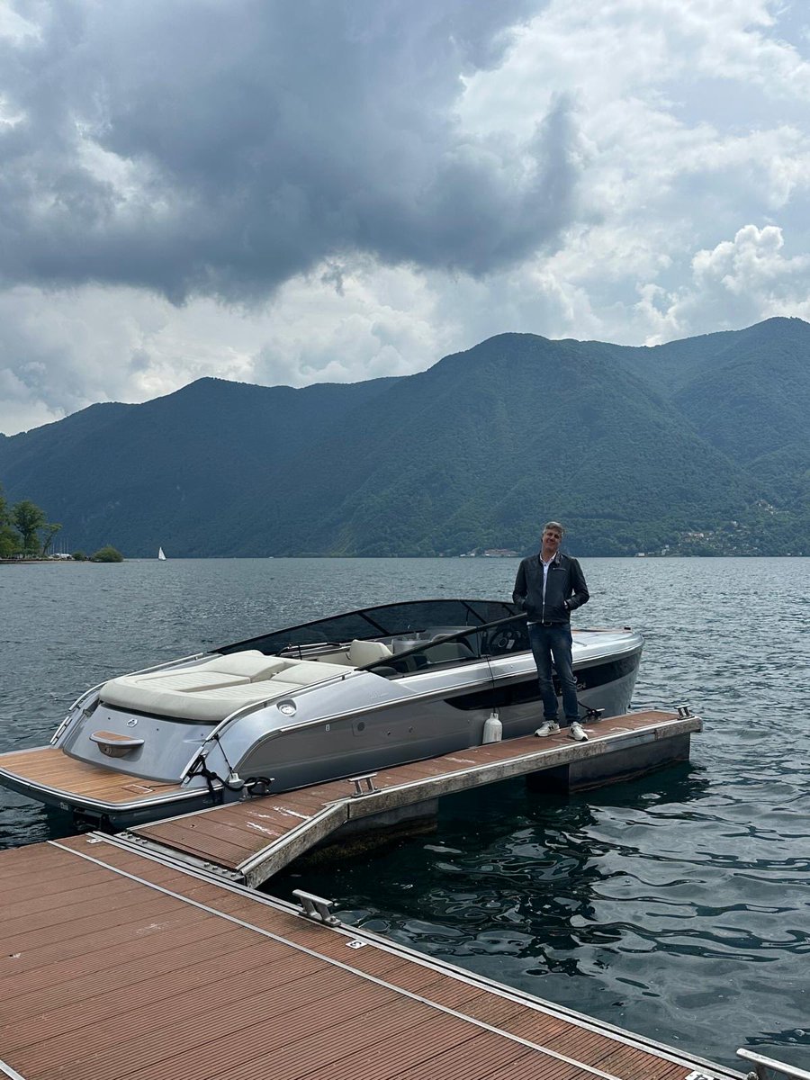 Aless_Matulli's tweet photo. #boats #motorboats #cranchi #Lugano #2026年 https://t.co/kxpSW1Jv2O