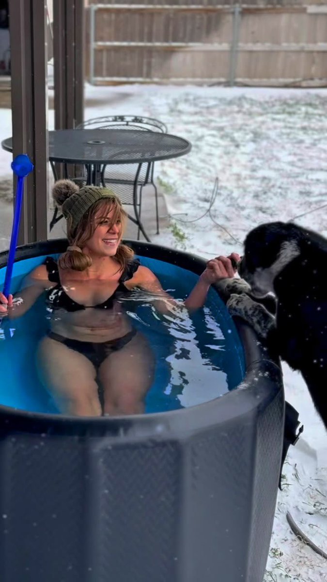 JojoSnow6n's tweet photo. @Zaira583642 Who love ice bath 🛁? https://t.co/QoBoGtC4x9