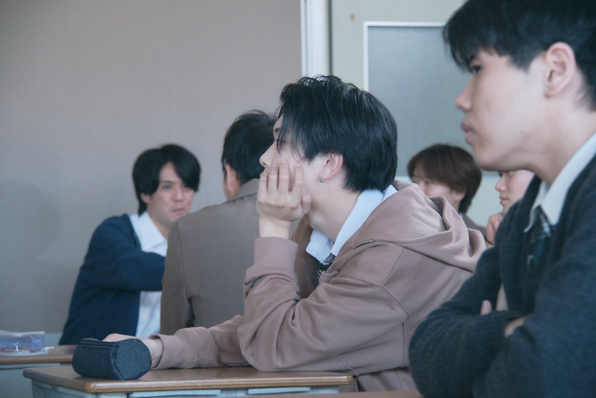 sekigae_drama's tweet photo. 🎬 第8話 場面写真

新しい席、榊の視線の先は…👀💙

┈┈┈┈┈┈┈┈┈┈┈┈┈┈┈
🔗 TVer見逃し配信中❣️
https://t.co/q8eJNdp7EE

🔗 FOD全話独占配信🌟
https://t.co/fpgWnzwT40
┈┈┈┈┈┈┈┈┈┈┈┈┈┈┈
Tver配信終了まであと2日…💭

#セキスキ #SEKISUKI  
#平本健 ( #DXTEEN ) https://t.co/Gddz4iUS7m