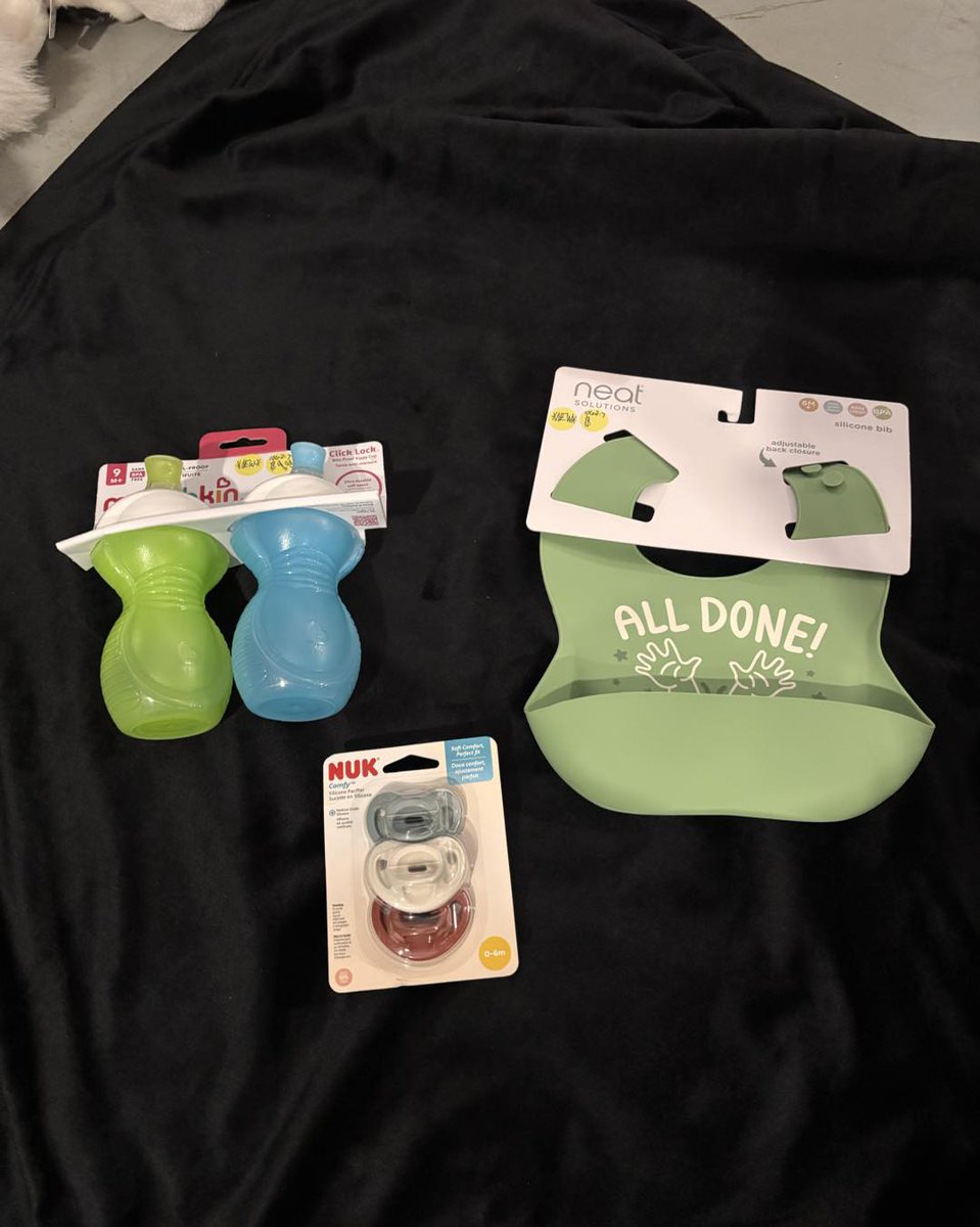 HiediWeismbb's tweet photo. 2 bags of bottle liners: $4. 99 each 
1 box of bottle liners: $5. 99 
New green bib: $4. 99 
New 3-piece pacifiers: $3. 99 
2 new bottles: $4. 99 

Open until 3 p. m. Come see us! Last day: 40% off all summer items, including swimwear, floaties, https://t.co/PSWHLPhJUi