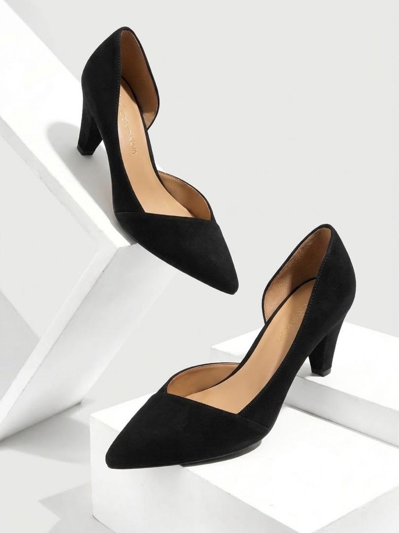 CHICOLLECTIONSs's tweet photo. Calvin Klein
Side cut shoe
25000 https://t.co/wzk7tqZxnU