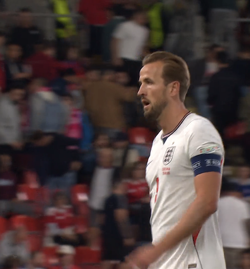 TouchlineX's tweet photo. HT: Czech Republic 0-0 England.
England with ZERO goals vs the 10 men of Czech Republic in the first 45 minutes! https://t.co/EtcTtRsKV5