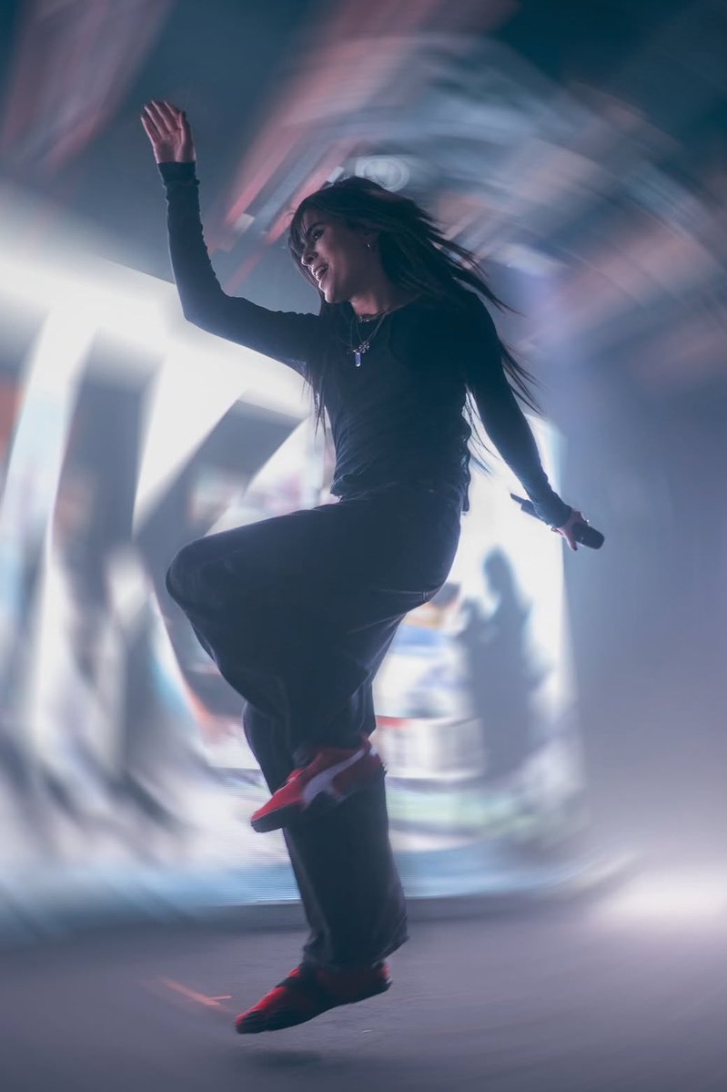 ditzydidlydee's tweet photo. she was so happy to have messy hair in the air bc she don’t care 😆😆 https://t.co/r2g4ZRapeU