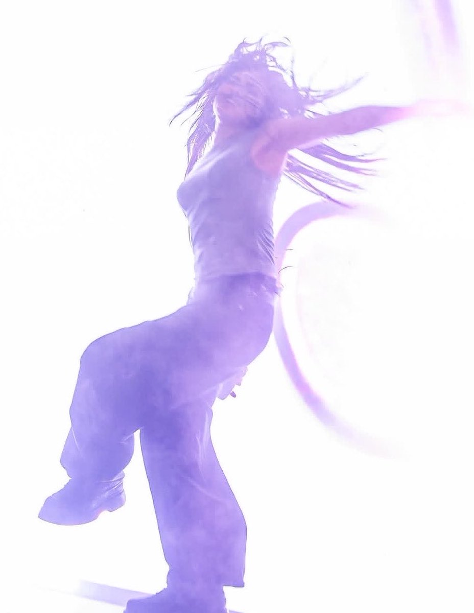 ditzydidlydee's tweet photo. she was so happy to have messy hair in the air bc she don’t care 😆😆 https://t.co/r2g4ZRapeU