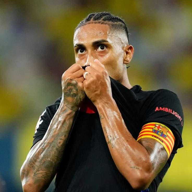 TouchlineX's tweet photo. 🚨 𝗢𝗙𝗙𝗜𝗖𝗜𝗔𝗟: Raphinha has been crowned La Liga Player of the Month September!

BACK TO BACK POTM WINNER! 💫🇧🇷 https://t.co/o4GWrwHEOg